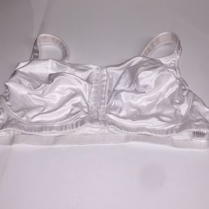 Women’s Dynashape Intimates bra size 46DD, front closure